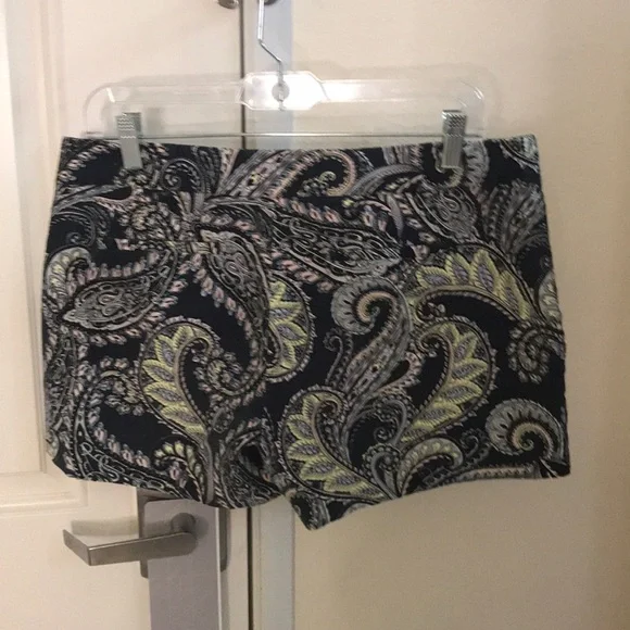 - Banana Republic paisley shorts in blue size 12 - Picture 7 of 9